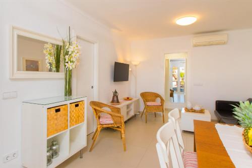 C140 Pine Beach by Mallorca Villa Selection