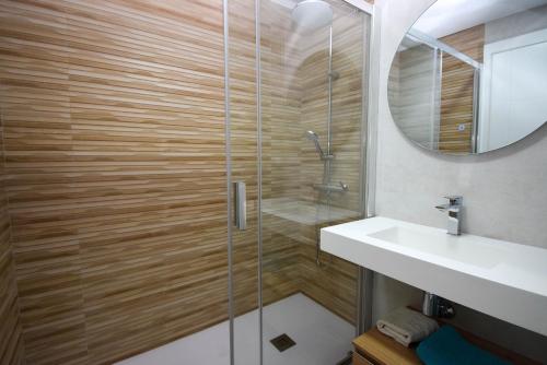 Ref 302 Beach front apartment in popular Riverina