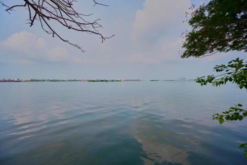 Gallery image of BayView Retreat Premium Stay at Marine Drive Kochi in Cochin