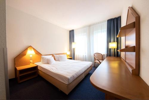 Postel nebo postele na pokoji v ubytování Hotel Residenz Limburgerhof
