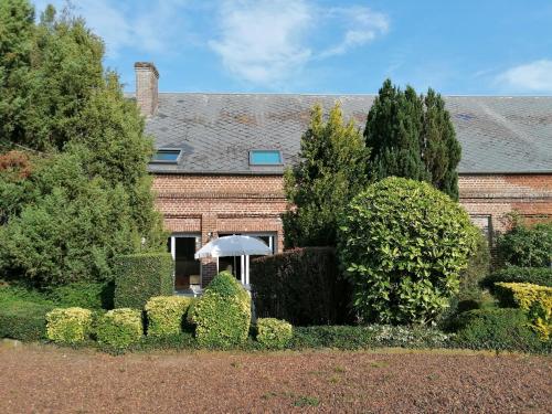 Taman di luar Gîte de charme à la Ferme de Bonavis 125 M2