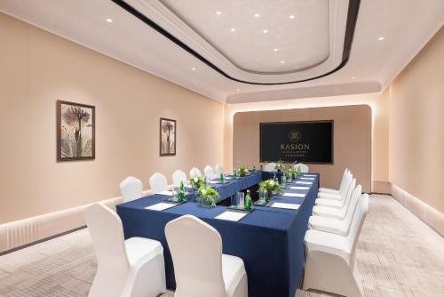 a large room with a long blue table and white chairs at 昆明开臣Kasion酒店 in Kunming