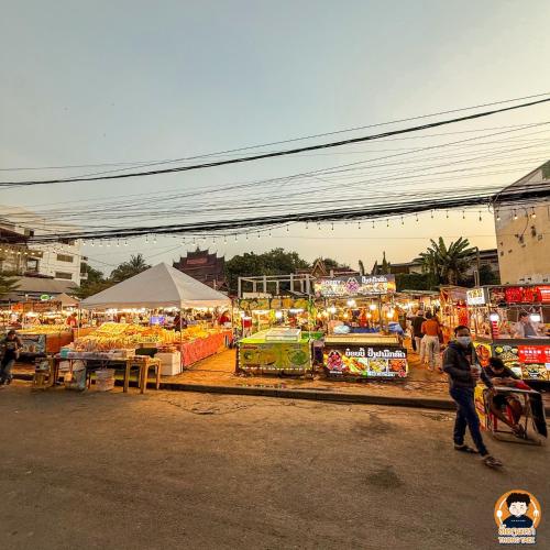 an outdoor market with fruits and vegetables on display at DaViKa Hotel in Vientiane