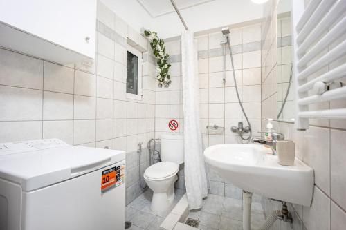 Bany a AthensCity Apt-G2 with balcony