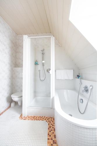 Koupelna v ubytování Klassik Hotel am Tor