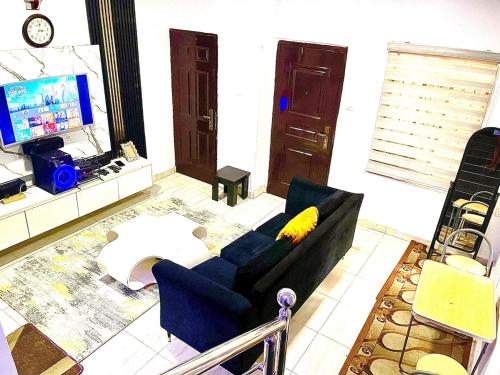 2bedroom duplex about 15mins to the airport