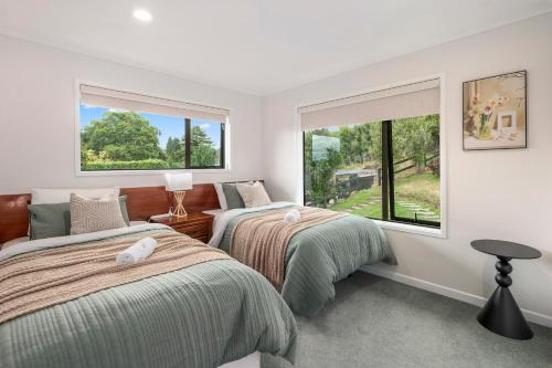 Katil atau katil-katil dalam bilik di Rotorua Family Retreat Hamurana 10000sqm Lawn