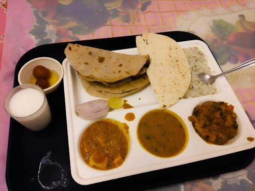 Comida en o cerca de este hotel