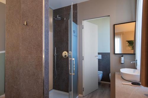 a bathroom with a shower with a sink and a toilet at Ile Hotel in Peschiera del Garda