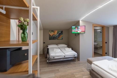 a room with two beds and a television at Ile Hotel in Peschiera del Garda
