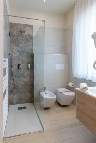 a bathroom with a glass shower and a toilet at Ile Hotel in Peschiera del Garda