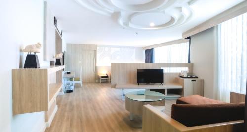 TV a/nebo společenská místnost v ubytování Best Western Chaweng Samui