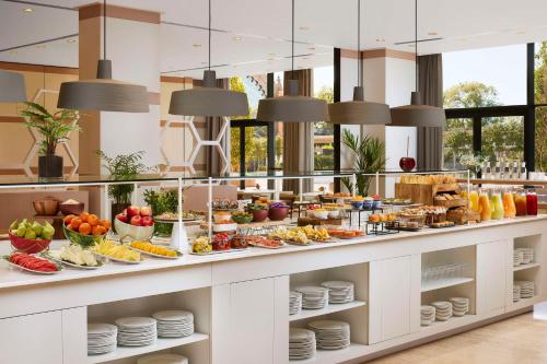 Makanan di atau berdekatan hotel
