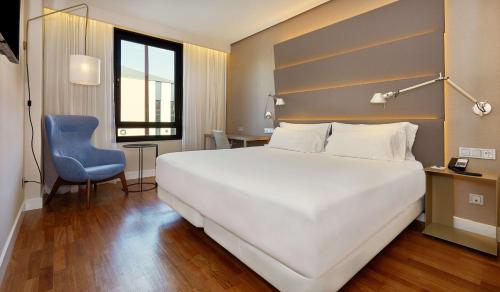 Katil atau katil-katil dalam bilik di NH Sevilla Plaza de Armas