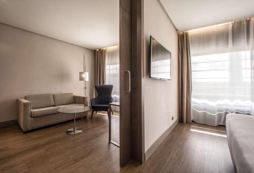 Ruang duduk di NH Sevilla Plaza de Armas