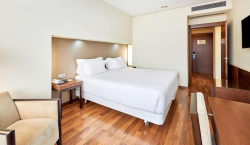 Katil atau katil-katil dalam bilik di NH Sevilla Plaza de Armas