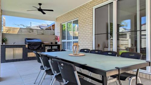 Η κουζίνα ή μικρή κουζίνα στο Modern comfort and luxury close to the beach