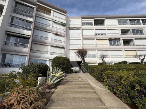 Studio cabine avec parking, face a la mer