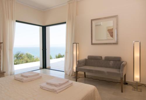 Posteľ alebo postele v izbe v ubytovaní Angelbay Bungalows