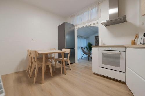 Apartamento reformado con encanto junto a la playa Zurriola, en Donostia - San Sebastián