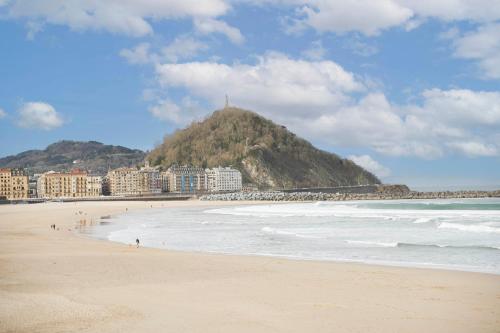 Apartamento reformado con encanto junto a la playa Zurriola, en Donostia - San Sebastián
