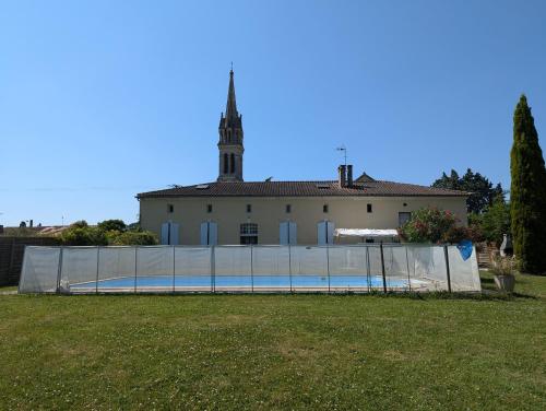 Photo de la galerie de l'établissement Gîte grande capacité 15 personnes, à Baleyssagues