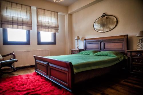 a bedroom with a bed and a red rug at Chalet Niki in Seli