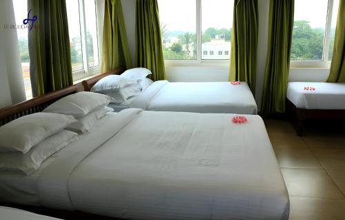 Ένα ή περισσότερα κρεβάτια σε δωμάτιο στο Le Holiday Inn