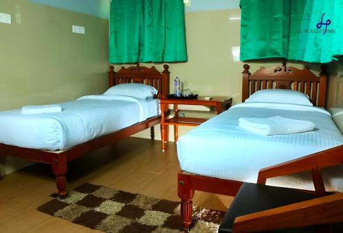 Ένα ή περισσότερα κρεβάτια σε δωμάτιο στο Le Holiday Inn