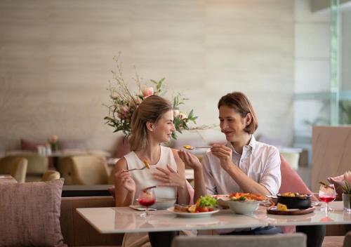 Гости Centre Point Sukhumvit 10