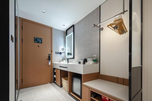 Ένα μπάνιο στο Atour Hotel Shanghai Wujiaochang Financial Center Plaza