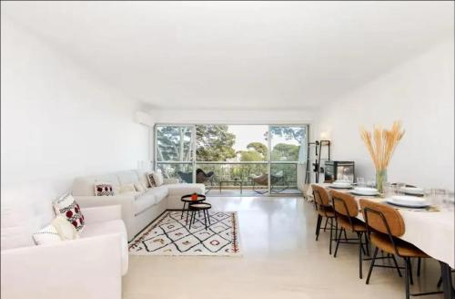 Photo de la galerie de l'établissement Appartement spacieux avec vue au Cannet 114 m², au Cannet