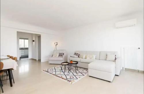 Photo de la galerie de l'établissement Appartement spacieux avec vue au Cannet 114 m², au Cannet