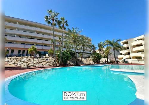 DOMuum Holidays - FESTIVAL VILLAGE