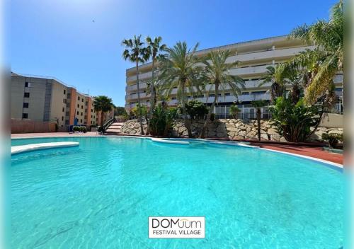 DOMuum Holidays - FESTIVAL VILLAGE