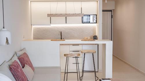 Central Luxurious Athens Suites- walk to Acropolis - by Good Life suites