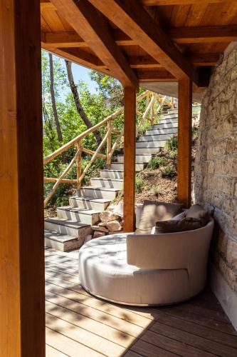 Χώρος καθιστικού στο LA FORESTALE Luxury Ecolodge Piano Terra- Appt