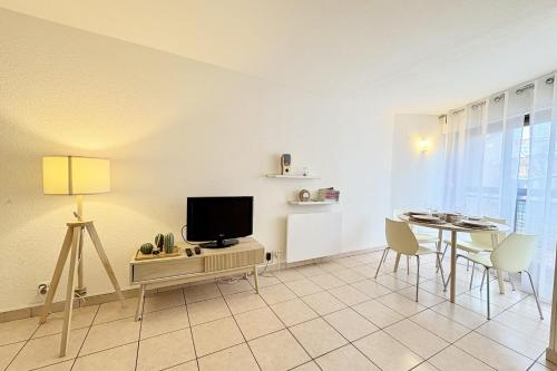 Apartment with Wifi near beach