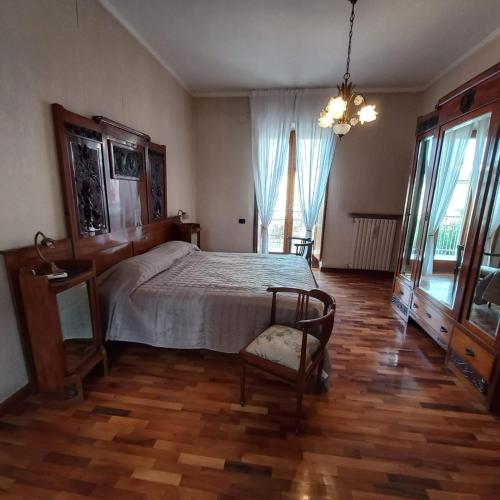 a bedroom with a bed and a chandelier at Casa Melina in Nola