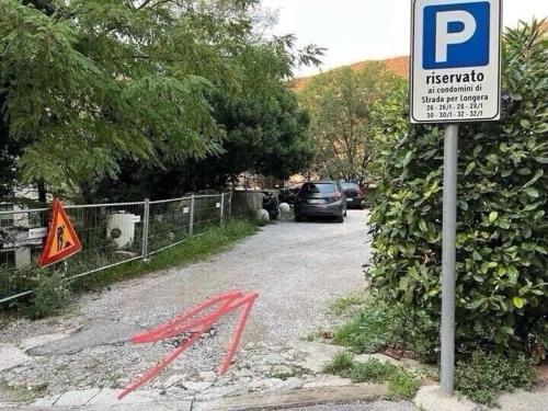 a parking sign on the side of a street at ursich casa in Trieste