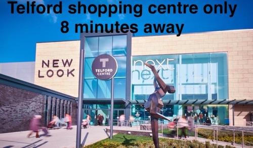Επισκέπτες που μένουν στο Perfect stays Telford 4 bed