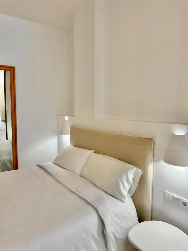 Anelsa Suites Serranos 1
