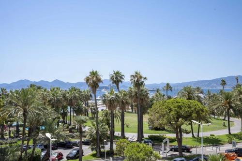REF 2012 - Cannes Croisette - Apartment to rent sea view