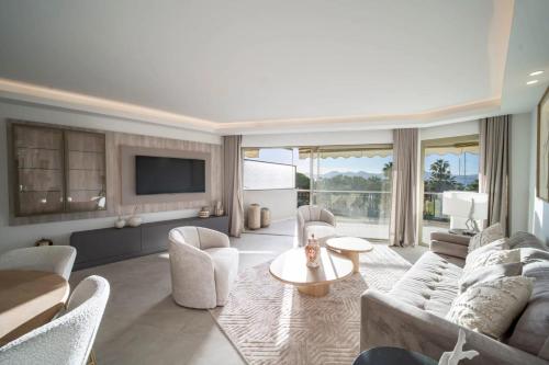 REF 2012 - Cannes Croisette - Apartment to rent sea view