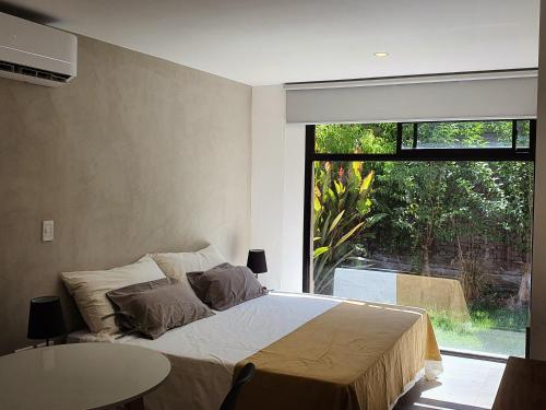 Cama ou camas em um quarto em The owl lodge