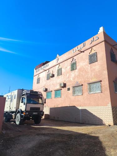Edificio en el que se encuentra el hostal o pensión