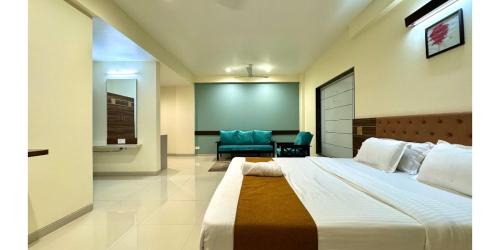 Hotel Sadhana Executiveにあるベッド