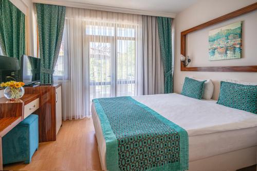 Postel nebo postele na pokoji v ubytování Tu Casa Gelidonya Hotel