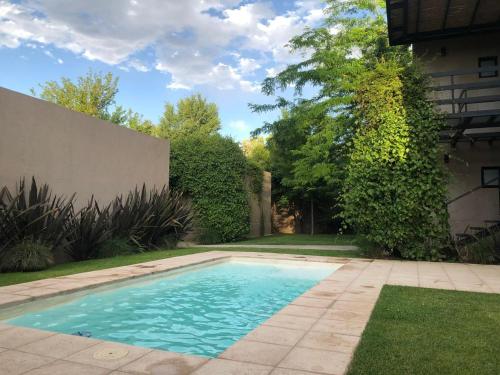 A piscina localizada em The owl lodge ou nos arredores