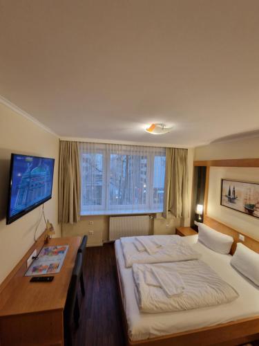 Postel nebo postele na pokoji v ubytování Hotel Wikinger Hof